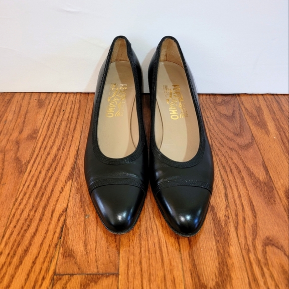Salvatore Ferragamo | Leather Heel Pumps - Picture 3 of 13